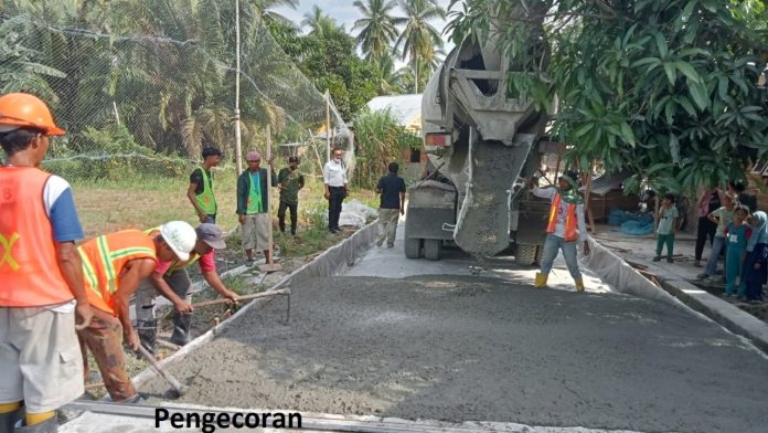 Keterangan foto : Peningkatan jalan menuju Balai Desa Sei Lunang Kec. Sei Kepayang Timur (dok/istimewa)