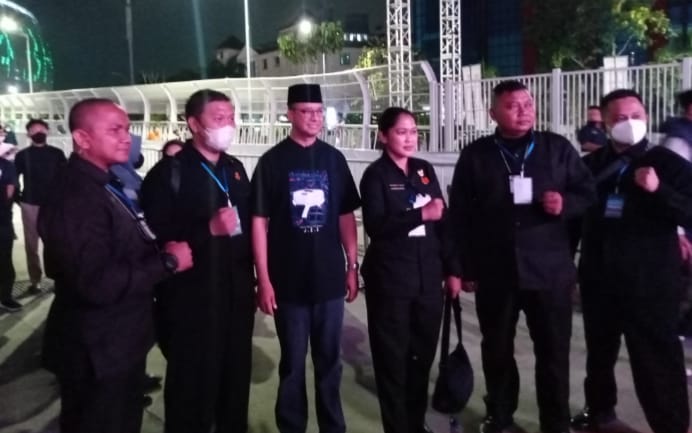 Keterangan foto: Gubernur DKI Jakarta Anis Baswedan meninjau langsung persiapan sholat Idul Adha (dok.istimewa)