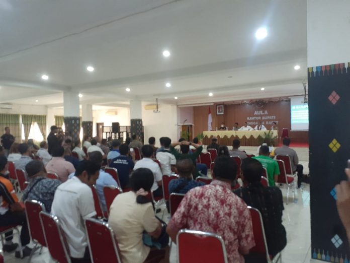 Pemerintah Provinsi melakukan sosialisasi di Aula Kantor Bupati Kabupaten Manggarai